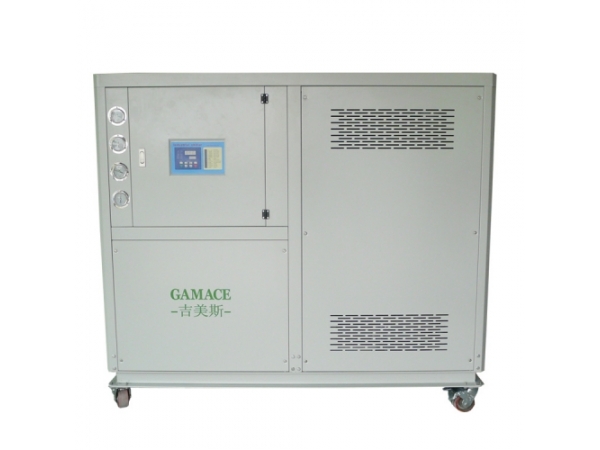 確保冷油機排出油回到冷油機內(nèi)，防止因大小問題破壞機組的使用